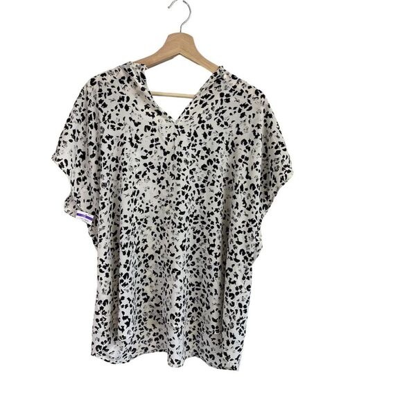Halogen Women's 1X Cap Sleeve Blouse Black White Animal Print Casual - Picture 2 of 5